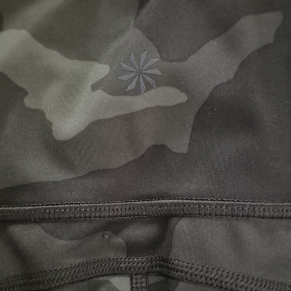 Athleta Women's Small Tall Black Camo Contender 7/8 Leggings EUC Pockets - Picture 4 of 11